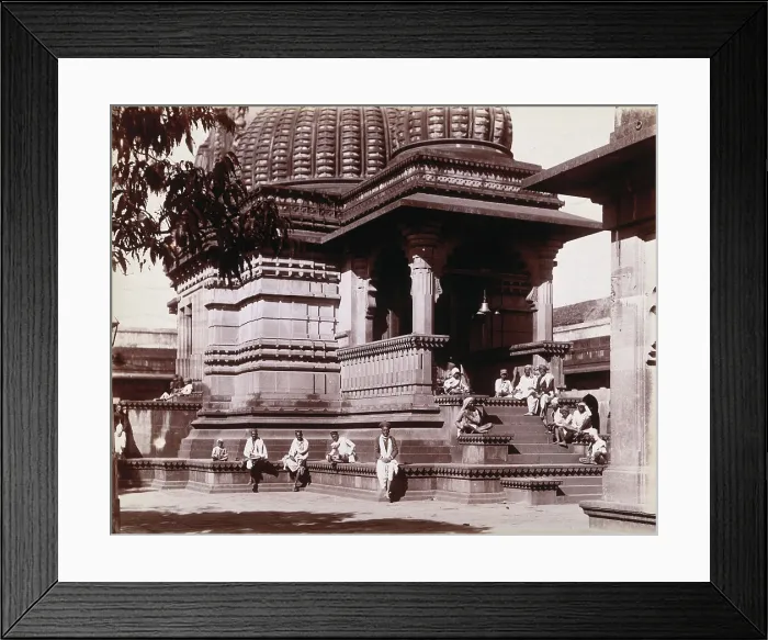 Framed Print : Indian men sitting on steps outside a domed building in Bombay during an outbreak of plague, 1896 / 7. Creator: Unknown Framed Print : Indian men sitting on steps outside a domed building in Bombay during an outbreak of plague, 1896 / 7. Creator: Unknown