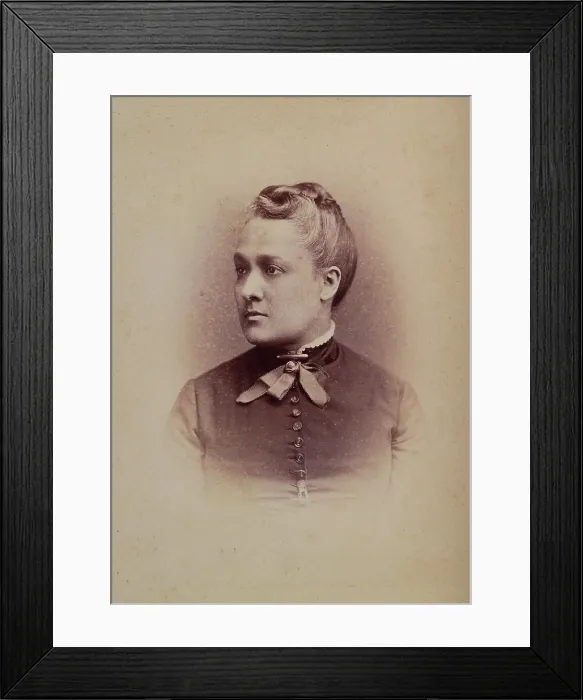 Framed Print : Mrs Hunt, c1880. Creator: Bourne & Shepherd Framed Print : Mrs Hunt, c1880. Creator: Bourne & Shepherd