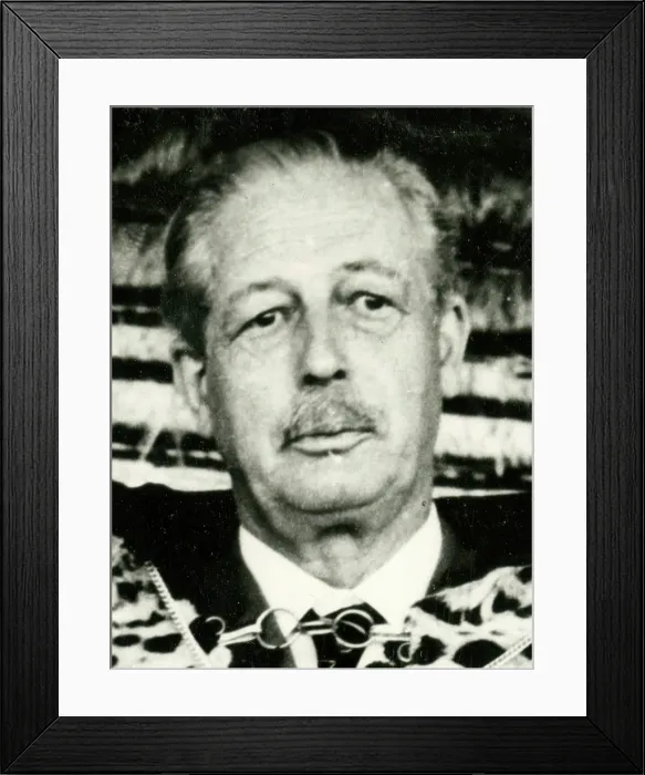 Framed Print : Macmillan invested as Paramount Chief, South Africa, February 1960. Creator: Colonial Office Framed Print : Macmillan invested as Paramount Chief, South Africa, February 1960. Creator: Colonial Office
