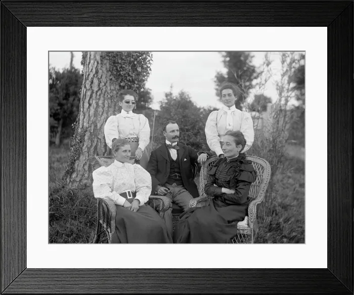 Framed Print : Family photo of William Manderville Ellis L'Estrange (seated centre) and Elizabeth Ely... 1906 Framed Print : Family photo of William Manderville Ellis L'Estrange (seated centre) and Elizabeth Ely... 1906