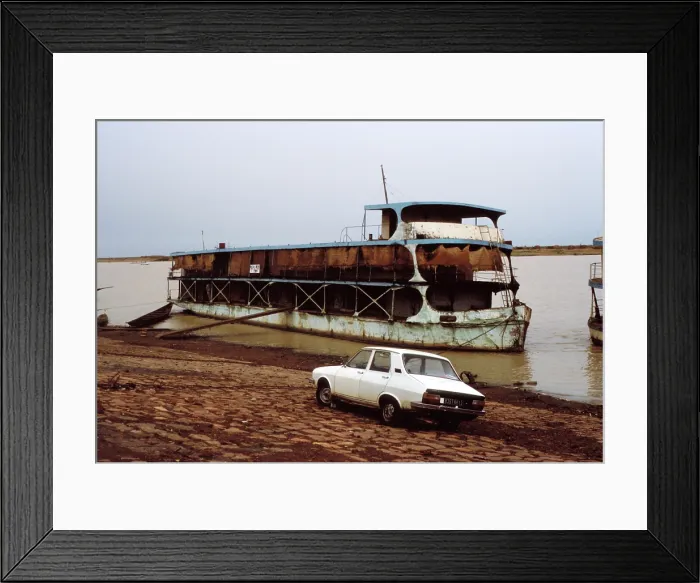 Framed Print : Boat on the Niger river, Mopti, Mali, 1990. Creator: Amanda Waite Framed Print : Boat on the Niger river, Mopti, Mali, 1990. Creator: Amanda Waite