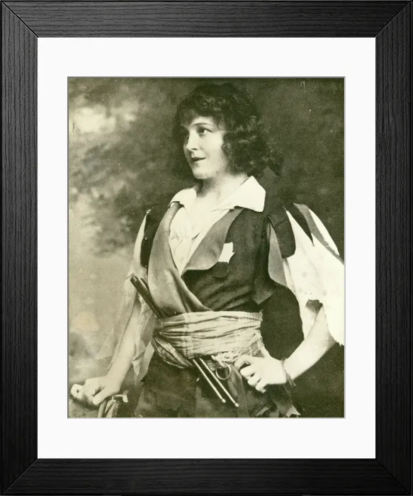 Framed Print : Nellie Stewart, actress. Creator: Unknown Framed Print : Nellie Stewart, actress. Creator: Unknown