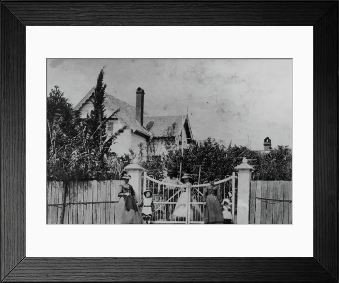 Framed Print : Entrance to old Cumbooquepa, the residence of Thomas Blacket Stephens, South Brisbane, c1873. Creator: William Boag Framed Print : Entrance to old Cumbooquepa, the residence of Thomas Blacket Stephens, South Brisbane, c1873. Creator: William Boag