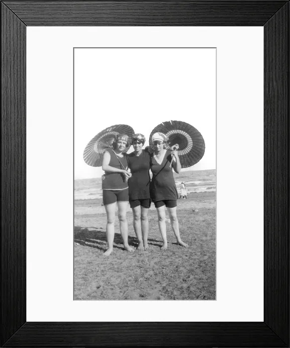 Framed Print : Beach goers, possibly Kirra Beach, Gold Coast, Queensland, 1925. Creator: Jack Bain Framed Print : Beach goers, possibly Kirra Beach, Gold Coast, Queensland, 1925. Creator: Jack Bain
