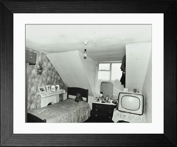 Framed Print : 128 Elthorne Road, Islington, London, 1971. Creator: Unknown Framed Print : 128 Elthorne Road, Islington, London, 1971. Creator: Unknown