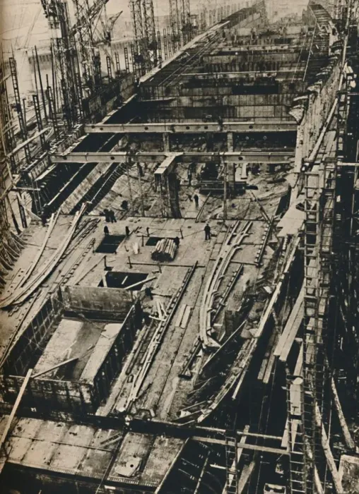 Framed Print : More than 1, 000 Feet Long. Shell of Queen Mary in early days of construction, 1930-1934, (1936) Framed Print : More than 1, 000 Feet Long. Shell of Queen Mary in early days of construction, 1930-1934, (1936)