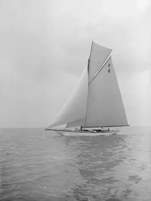 Framed Print : The 10 Metre class Eleda (F6) sailing close-hauled, 1913. Creator: Kirk & Sons of Cowes Framed Print : The 10 Metre class Eleda (F6) sailing close-hauled, 1913. Creator: Kirk & Sons of Cowes