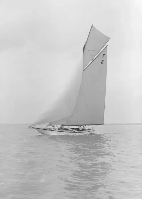 Framed Print : The 10 Metre class Eleda (F6) sailing close-hauled, 1913. Creator: Kirk & Sons of Cowes Framed Print : The 10 Metre class Eleda (F6) sailing close-hauled, 1913. Creator: Kirk & Sons of Cowes