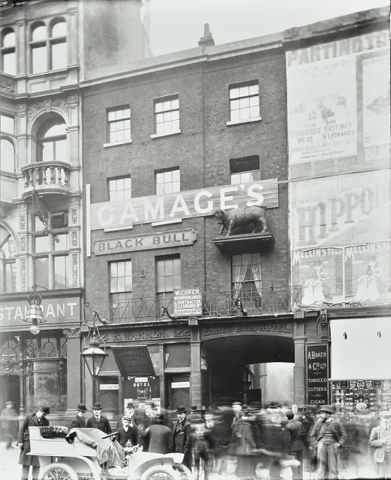 Framed Print : 122 Holborn Black Bull Hotel, London, 1904. Creator: Unknown Framed Print : 122 Holborn Black Bull Hotel, London, 1904. Creator: Unknown