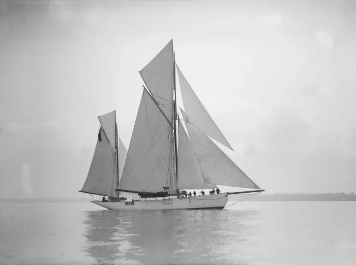Framed Print : The 134 ton ketch Lavengro under sail, 1911. Creator: Kirk & Sons of Cowes Framed Print : The 134 ton ketch Lavengro under sail, 1911. Creator: Kirk & Sons of Cowes