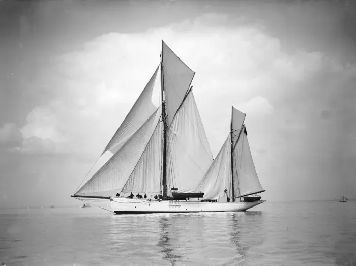 Framed Print : The 134 ton ketch Lavengro under sail, 1911. Creator: Kirk & Sons of Cowes Framed Print : The 134 ton ketch Lavengro under sail, 1911. Creator: Kirk & Sons of Cowes