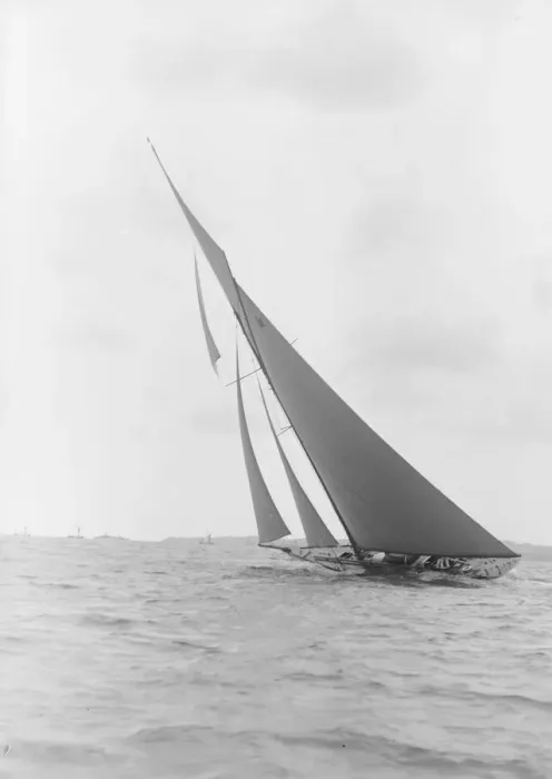 Framed Print : The 15 Metre class sailing yacht Paula III, heeling on windward leg, 1913. Creator Framed Print : The 15 Metre class sailing yacht Paula III, heeling on windward leg, 1913. Creator