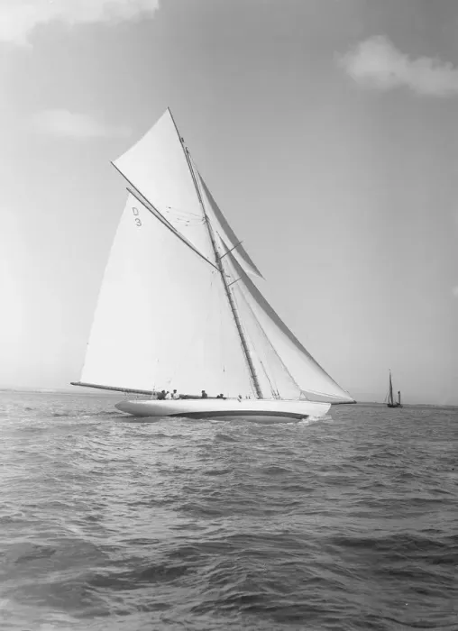 Framed Print : The 15 Metre sailing yacht Jeano, 1911. Creator: Kirk & Sons of Cowes Framed Print : The 15 Metre sailing yacht Jeano, 1911. Creator: Kirk & Sons of Cowes