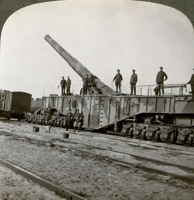 Framed Print : 16 inch railway gun which pulverised the Hindenburg Line, World War I, France, 1917-1918. Artist: Realistic Travels Publishers Framed Print : 16 inch railway gun which pulverised the Hindenburg Line, World War I, France, 1917-1918. Artist: Realistic Travels Publishers