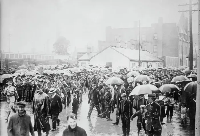 Framed Print : 17th Reg't [i.e. Regiment] leaving Toronto, between c1914 and c1915. Creator: Bain News Service