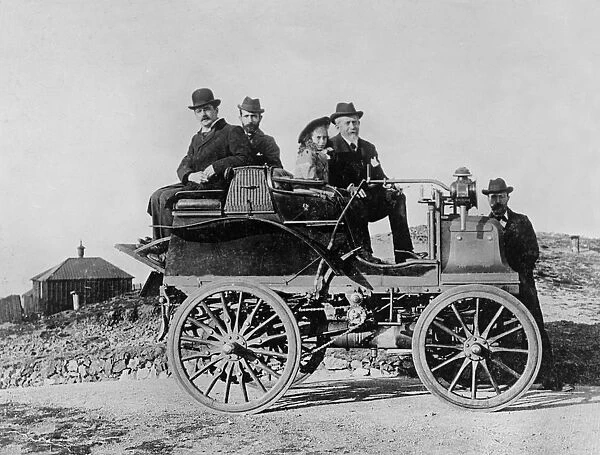 1896 Daimler, Hon. Evelyn Ellis with his daughter and J. S. Critchley, Daimler works manager