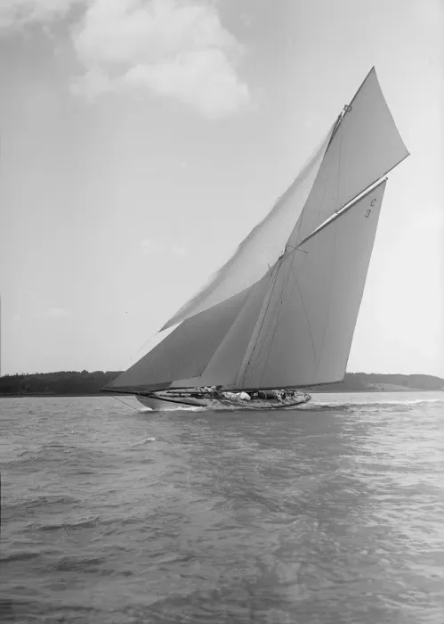 Framed Print : The 19-metre class Corona close-hauled, 1911. Creator: Kirk & Sons of Cowes Framed Print : The 19-metre class Corona close-hauled, 1911. Creator: Kirk & Sons of Cowes
