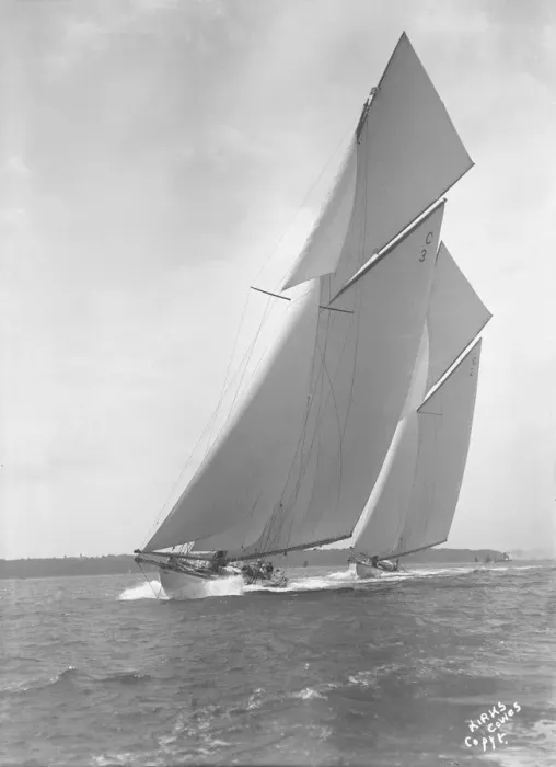 Framed Print : The 19-metre Corona & Octavia racing close-hauled, 1911 Framed Print : The 19-metre Corona & Octavia racing close-hauled, 1911