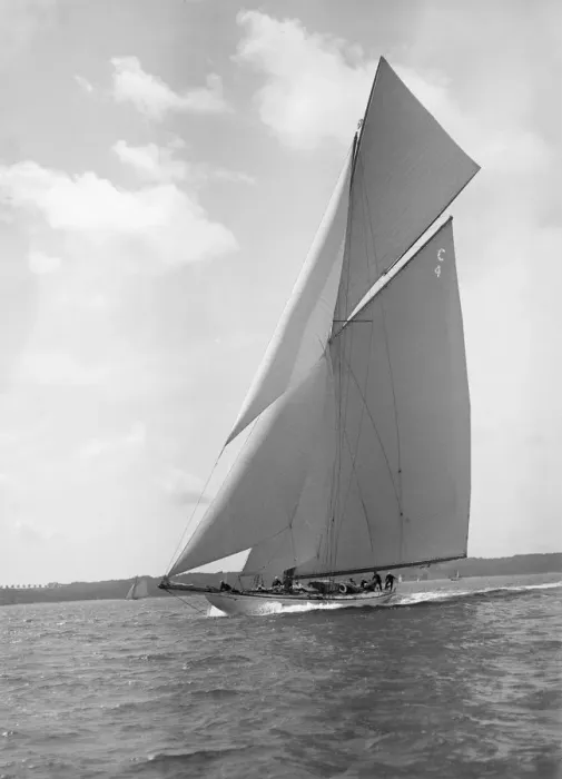Framed Print : The 19-metre cutter Norada sailing close reaching, 1911. Creator: Kirk & Sons of Cowes Framed Print : The 19-metre cutter Norada sailing close reaching, 1911. Creator: Kirk & Sons of Cowes