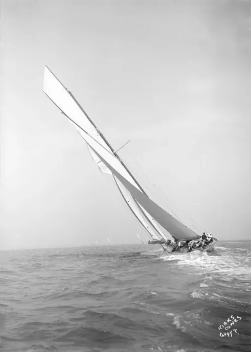 Framed Print : The 19-metre Norada sailing close-hauled, 1911. Creator: Kirk & Sons of Cowes