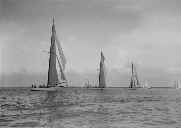 Framed Print : The 19-metres class Mariquita Corona & Octavia, racing at Cowes, 1911 Framed Print : The 19-metres class Mariquita Corona & Octavia, racing at Cowes, 1911