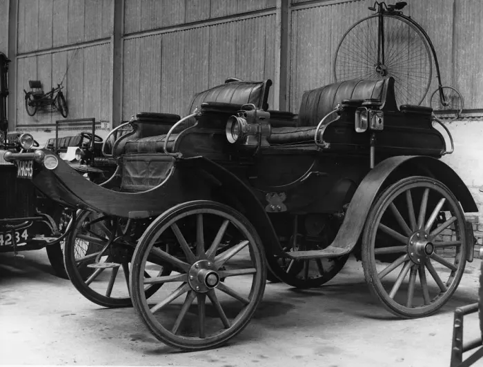 Framed Print : 1902 Arrol Johnston dogcart. Creator: Unknown Framed Print : 1902 Arrol Johnston dogcart. Creator: Unknown