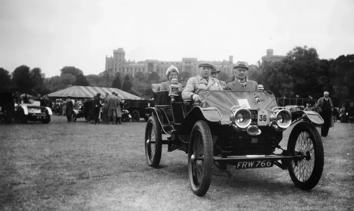 Framed Print : A 1902 Lanchester in the VCC Coronation Rally, Windsor, Berkshire, 1953 Framed Print : A 1902 Lanchester in the VCC Coronation Rally, Windsor, Berkshire, 1953