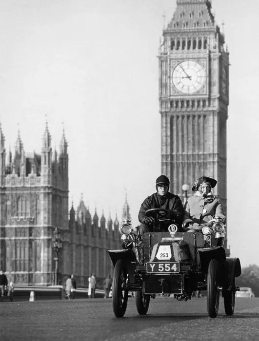 Framed Print : 1903 De Dion on the London to Brighton Run with Big Ben behind, London Framed Print : 1903 De Dion on the London to Brighton Run with Big Ben behind, London