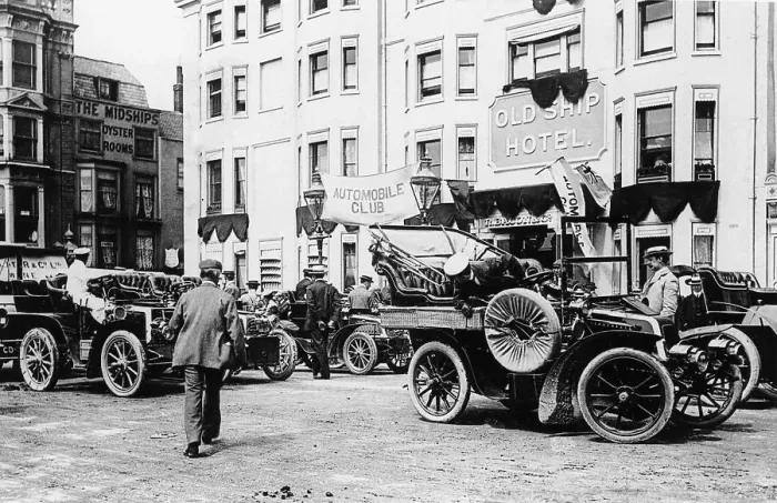 Framed Print : A 1903 Renault 10hp outside the Old Ship Hotel, Brighton, East Sussex, c1903 Framed Print : A 1903 Renault 10hp outside the Old Ship Hotel, Brighton, East Sussex, c1903