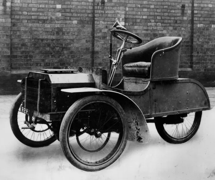 Framed Print : 1904 Repton 4hp 3 wheeler. Creator: Unknown Framed Print : 1904 Repton 4hp 3 wheeler. Creator: Unknown