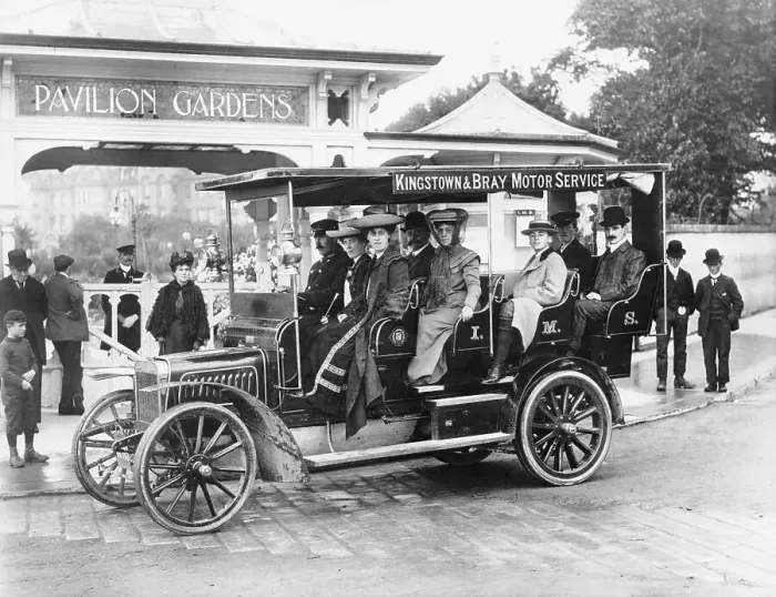 Framed Print : 1906 Albion A3 12-seater charabanc, (c1906?)