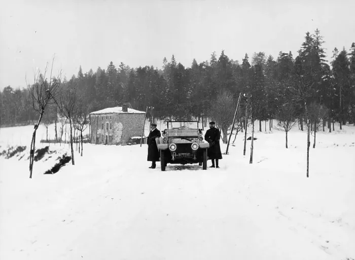 Framed Print : 1909 Rolls-Royce Silver Ghost in snow, France, c1909 Framed Print : 1909 Rolls-Royce Silver Ghost in snow, France, c1909