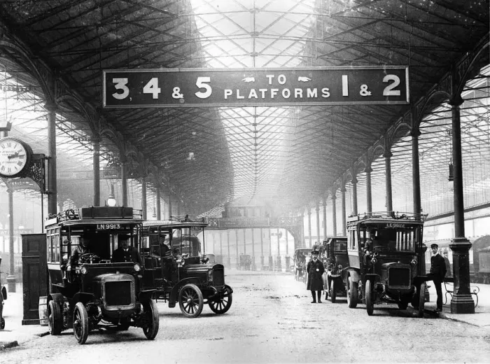 Framed Print : 1913 Charing Cross station. Creator: Unknown Framed Print : 1913 Charing Cross station. Creator: Unknown