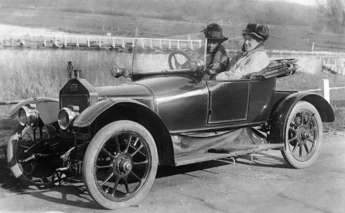Framed Print : 1914 Singer 12hp tourer. Creator: Unknown Framed Print : 1914 Singer 12hp tourer. Creator: Unknown