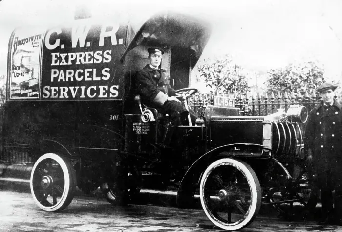 Framed Print : 1914 Straker Squire C.N. type van Framed Print : 1914 Straker Squire C.N. type van