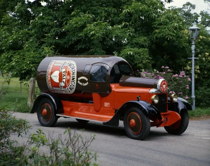 Framed Print : 1927 Daimler Bottle Van. Creator: Unknown Framed Print : 1927 Daimler Bottle Van. Creator: Unknown