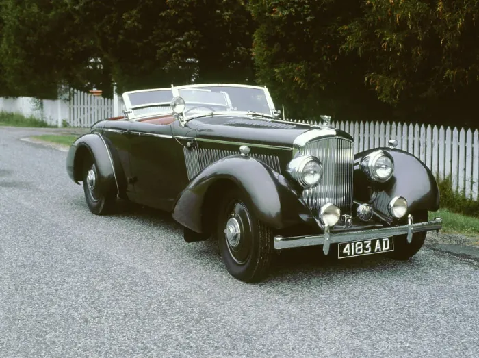 Framed Print : 1937 Bentley 4 1 / 4 lire Framed Print : 1937 Bentley 4 1 / 4 lire