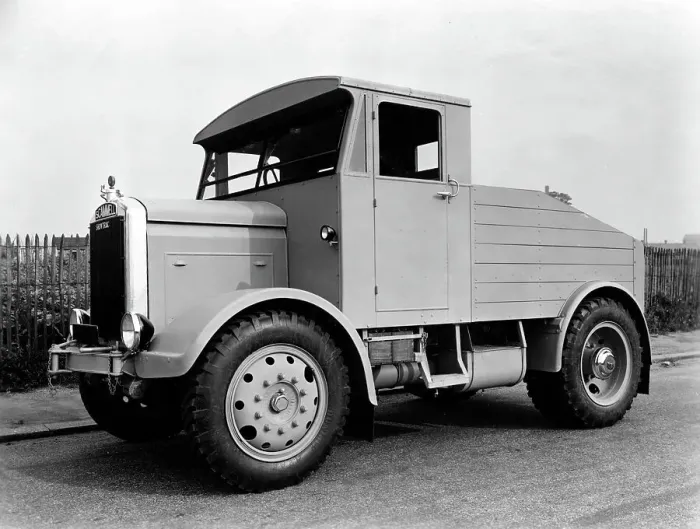 Framed Print : 1946 Scammell Showman's Tractor Framed Print : 1946 Scammell Showman's Tractor