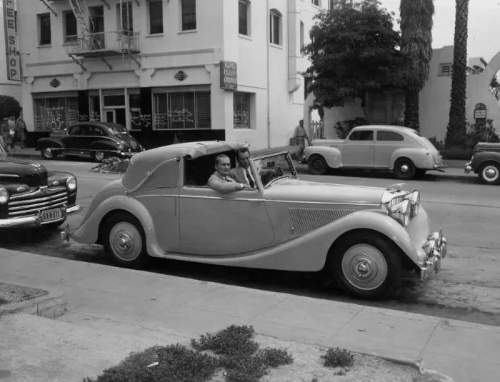 Framed Print : 1947 Jaguar MKIV 3. 5 litre drophead coupe in America. Creator: Unknown Framed Print : 1947 Jaguar MKIV 3. 5 litre drophead coupe in America. Creator: Unknown