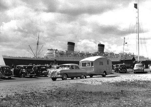 1952 Ford Zephyr towing Winchester Pipit caravan Queen Elizabeth in B  /  g Creator: Unknown