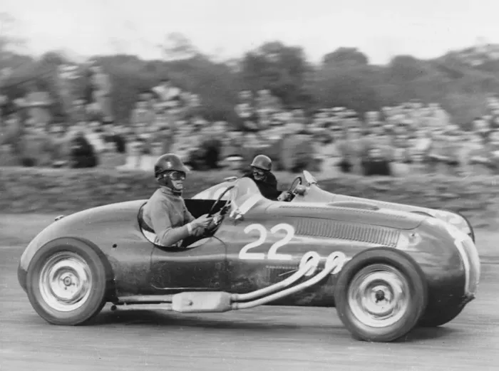 Framed Print : 1952 Frazer-Nash, Tony Crook being overtaken by de Graffenrieds Maserati. Creator: Unknown Framed Print : 1952 Frazer-Nash, Tony Crook being overtaken by de Graffenrieds Maserati. Creator: Unknown