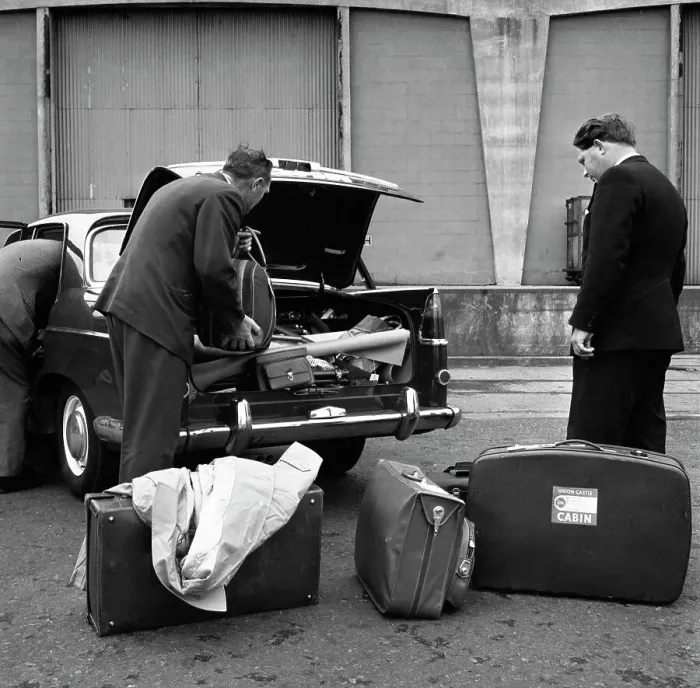 Framed Print : A 1961 Austin Westminster being loaded with luggage on Amsterdam docks, Netherlands 1963 Framed Print : A 1961 Austin Westminster being loaded with luggage on Amsterdam docks, Netherlands 1963