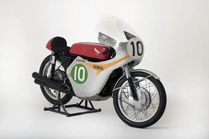 Framed Print : 1961 Honda RC162, Mike Hailwood. Creator: Unknown Framed Print : 1961 Honda RC162, Mike Hailwood. Creator: Unknown
