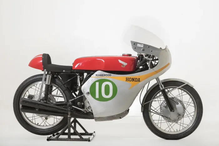 Framed Print : 1961 Honda RC162, Mike Hailwood. Creator: Unknown Framed Print : 1961 Honda RC162, Mike Hailwood. Creator: Unknown