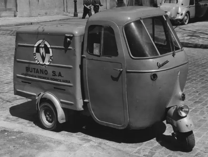 Framed Print : 1962 Vespacar 3 wheel van. Creator: Unknown Framed Print : 1962 Vespacar 3 wheel van. Creator: Unknown