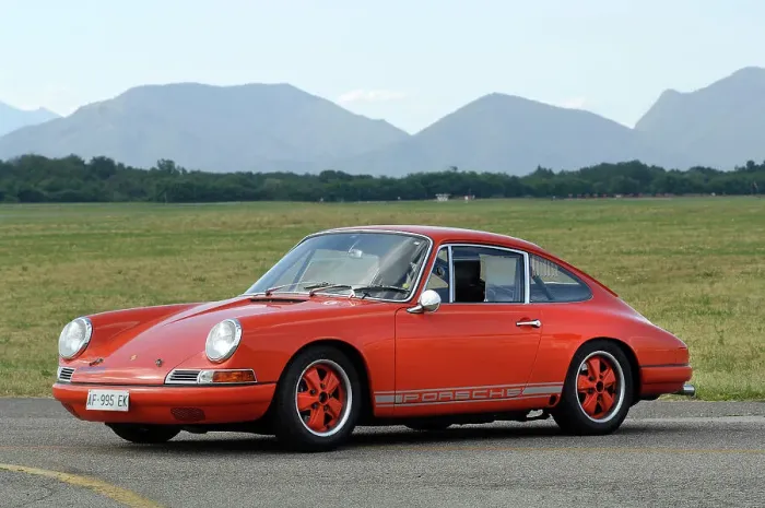 Framed Print : 1965 Porsche 911 2000 R Framed Print : 1965 Porsche 911 2000 R