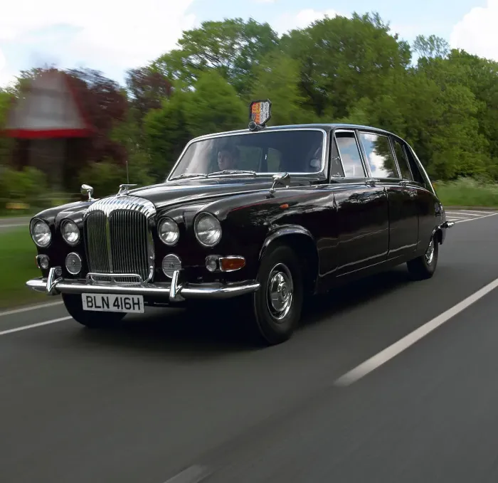 Framed Print : 1970 Daimler Vanden Plas DS 420 limousine. Ex Queen Mother Framed Print : 1970 Daimler Vanden Plas DS 420 limousine. Ex Queen Mother