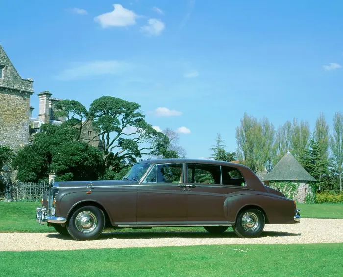 Framed Print : 1970 Rolls Royce Phantom VI Limousine Framed Print : 1970 Rolls Royce Phantom VI Limousine