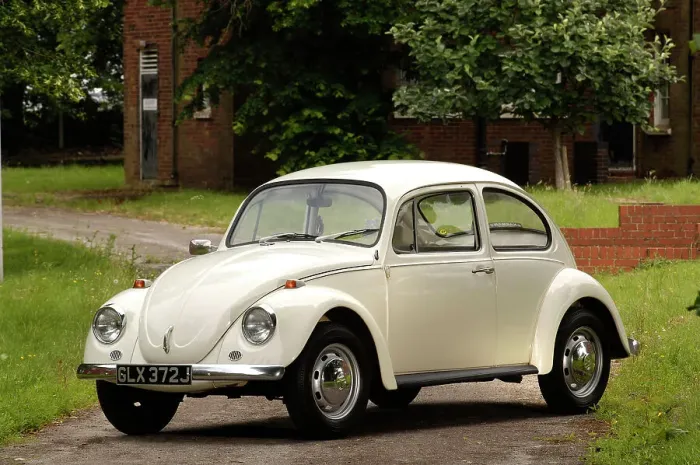 Framed Print : 1971 Volkswagen Beetle Framed Print : 1971 Volkswagen Beetle