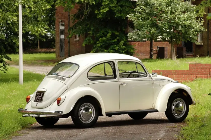 Framed Print : 1971 Volkswagen Beetle Framed Print : 1971 Volkswagen Beetle